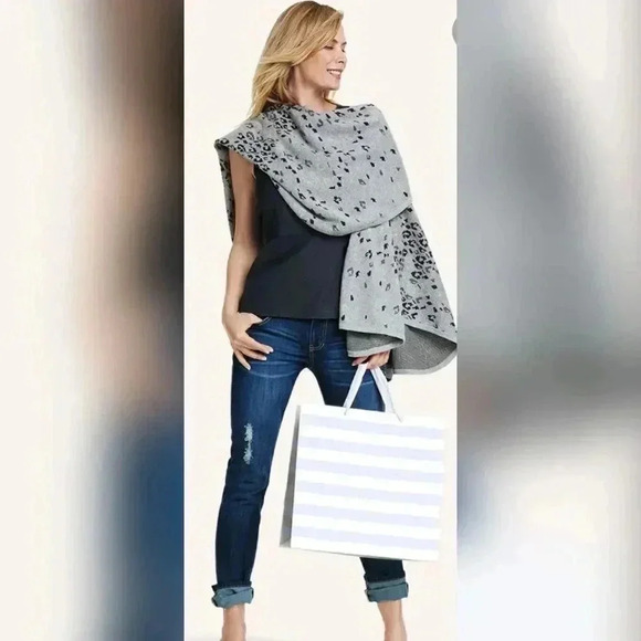 Cabi Gigi Cape Style #3115 One Size Cotton Wrap - Picture 1 of 9